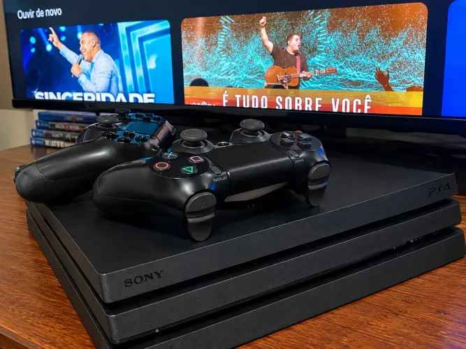 Ps4 pro semi-novo