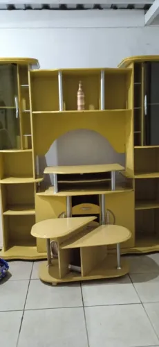 Estante e mesinha de centro para sala ,em otimo estado.(jogo)