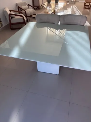 Mesa de jantar quadrada