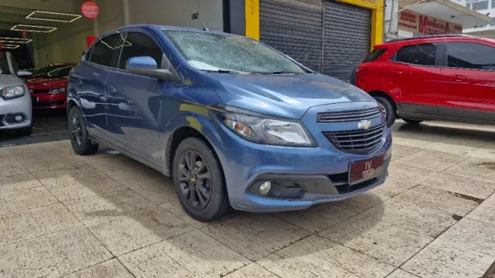 Chevrolet Onix Hatch Selecao 1.0 8V Flex Mec. 4P 2015
