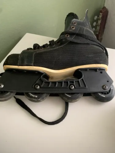 Patins bauer off ice comprei no Canadá 41/42