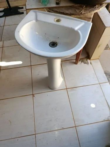 Vendo este lavatório com coluna