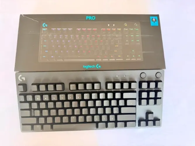 Teclado Mecânico Gamer Logitech G PRO - PN 920-009388 - Usado