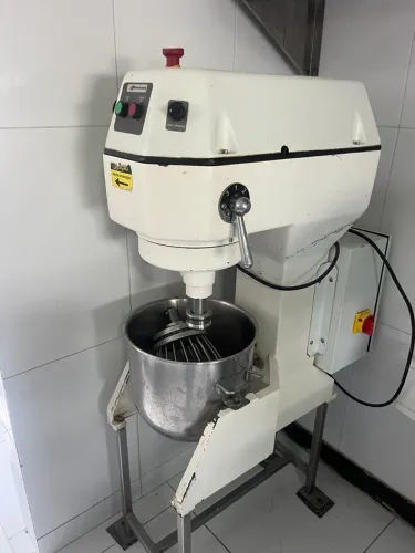 Vendo batedeira industrial perfecta Curitiba