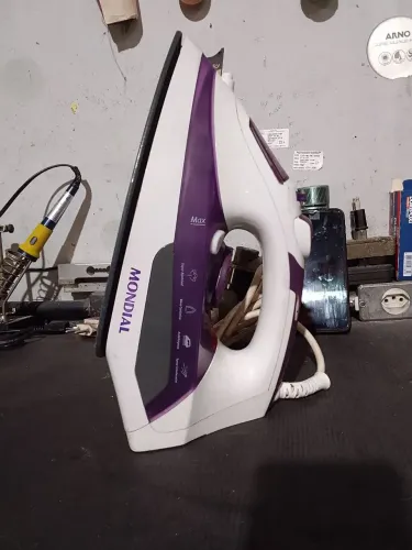 Ferro de passar Roupa a vapor 