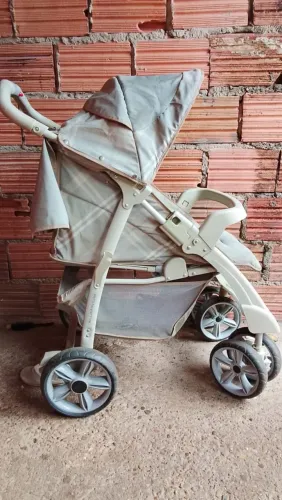 Vende- se carrinho de bebê 