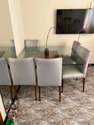 Mesa quadrada de vidro 1,30x1,30 com 6 cadeiras