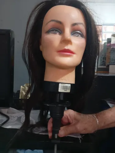 Vendo cabeca de boneca pra iniciante cabeleiro