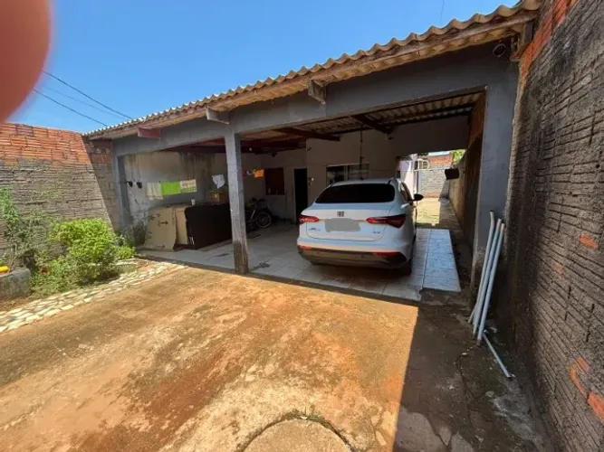 CASA C/ GARAGEM COBERTA + QUINTAL GIGANTE - CIDADE DO POVO
