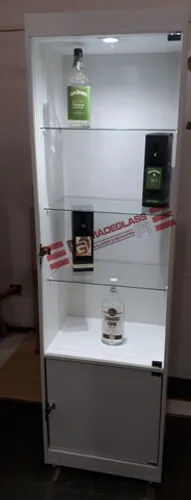 Vitrine Torre c/ Porta e Iluminação