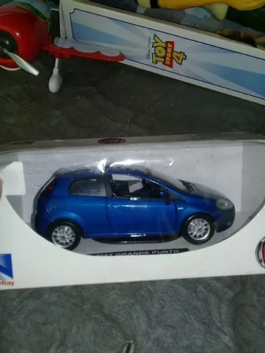 Carrinho Fiat punto à fricção 