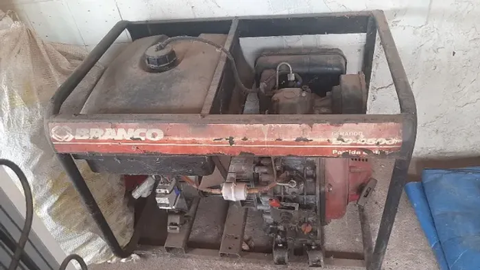Grupo gerador branco 110-220