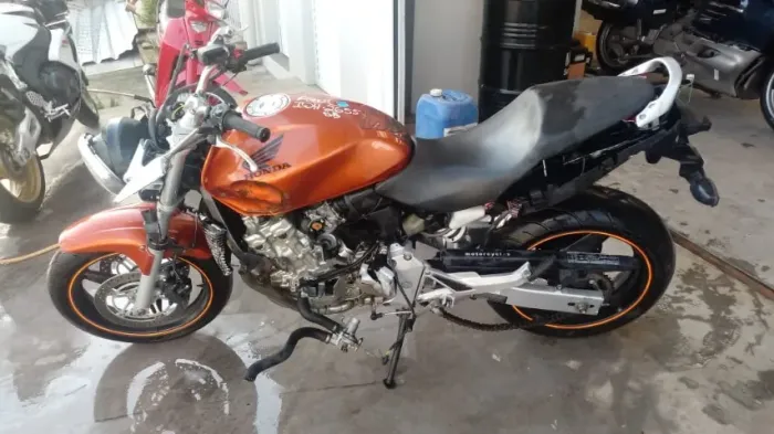Sucata de moto para venda de peças Honda Cb600f hornet carburada 2004 a 2007