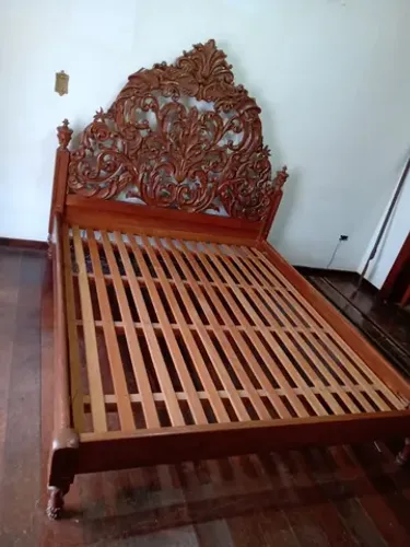Cama  de Casal em Cerejeira com 2 criados mudos 