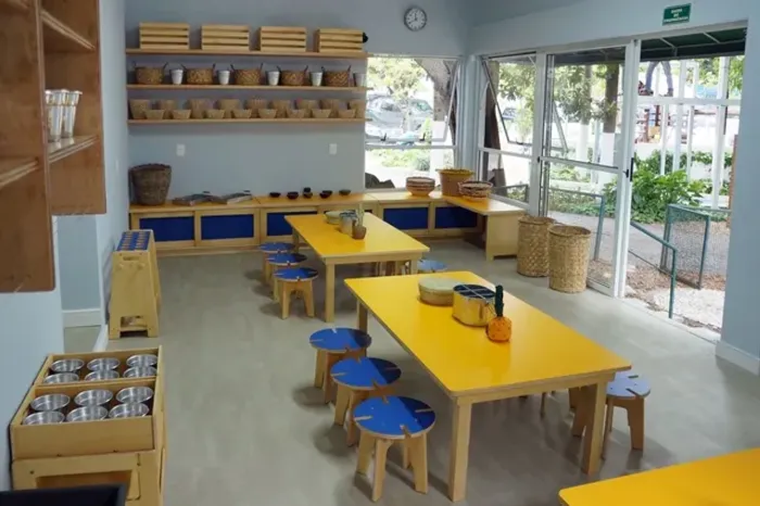 Mesas e armários para escola - Móveis sob medida