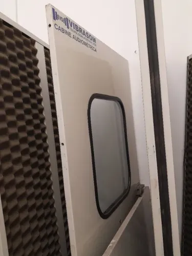 Cabine Audiométrica 910 x 910 x 1950mm Vibrason - usada