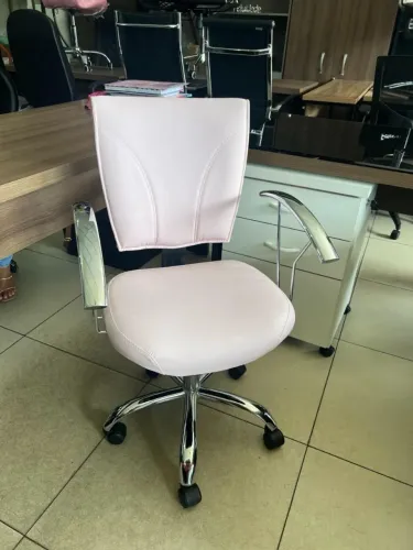 Cadeira de Escritório Rosa com Rodinhas