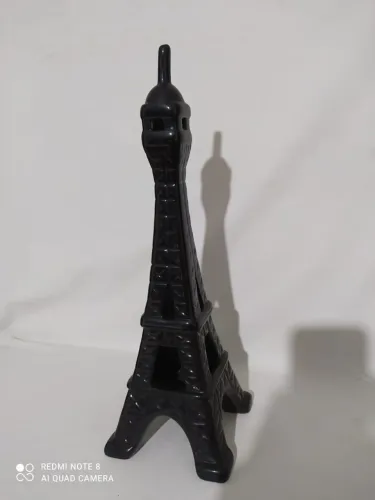 Torre Eiffel em cerâmica na cor preta 