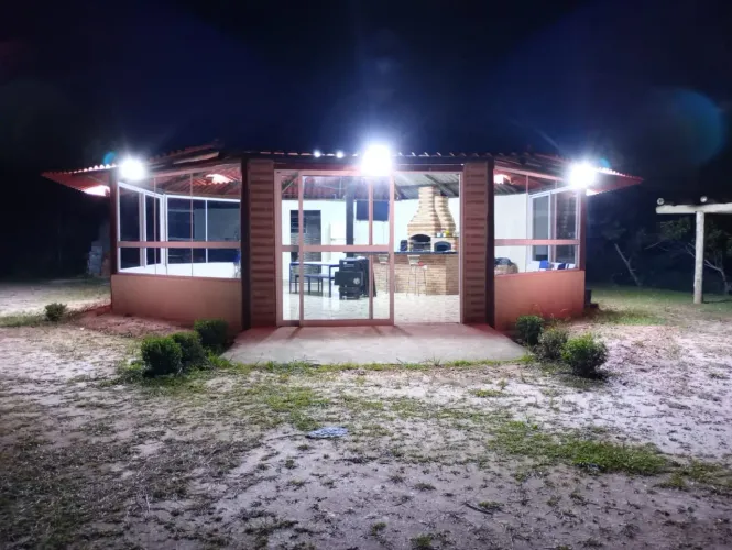 Sítio com casa mobiliada e piscina