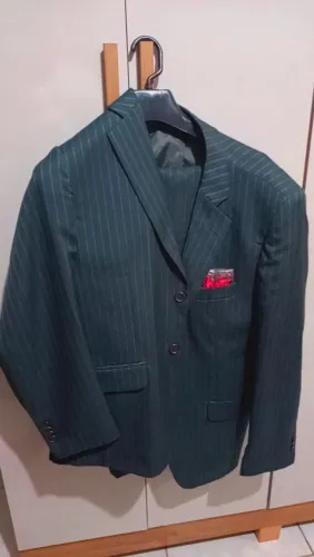 Vende-se terno giz novo 