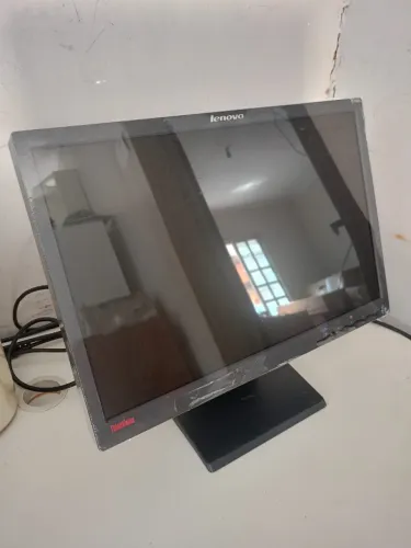 ? Monitor Lenovo 19" - VGA e DVI ? Perfeito para escritório, estudos ou uso diário ? 