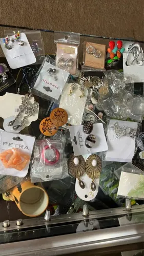 Lote de 50 Bijoterias na embalagem 