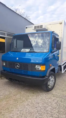 Mercedez 710 COM BAÚ REFRIGERADO 