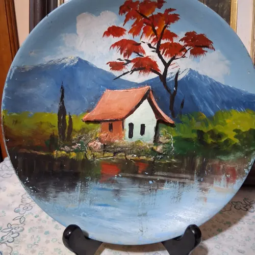 Prato decorativo cerâmica Eugênio, desenho lindo.