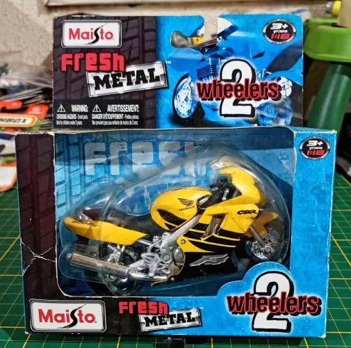 Maisto - Honda CBR600 F4 (escala 1:18)