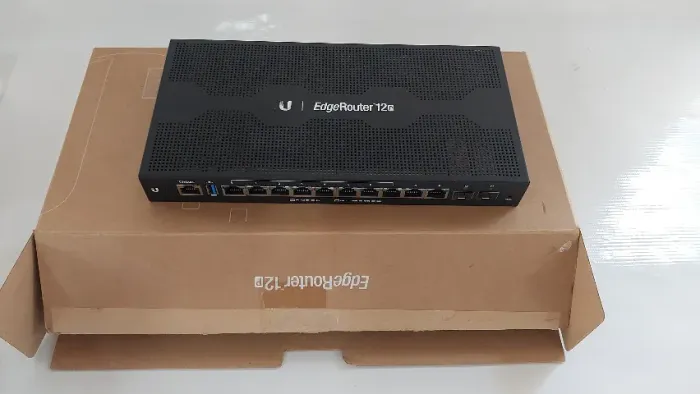 Roteador Ubiquiti Edgerouter 12P Er-12P 10 portas Gigabit + 2p Sfp Portas Poe