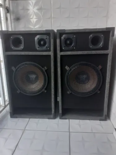 Caixa de médio grave com tela 2 caixa