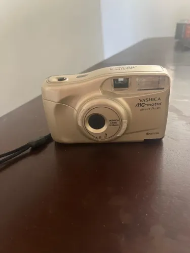 Câmera analógica Yashica Automática