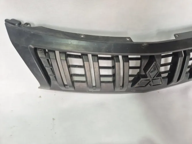 Grade frontal Mitsubishi L200 Triton