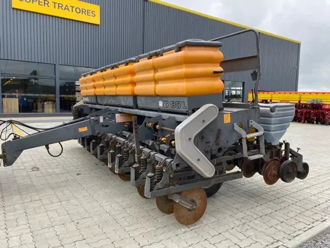 Plantadeira Valtra HiTech BP1307L