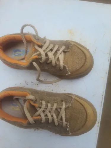 Calçados,roupas e outros artigos