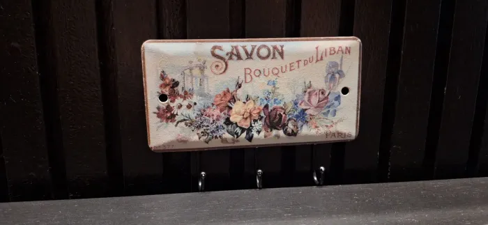 Porta chaves Tok stok estilo retrô Savon Bouquet du Liban