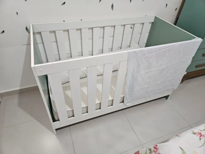 Berço estilo Americano verde menta