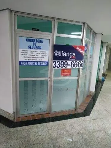 BOX DE 12 m² NO VILA VELHA CENTER.