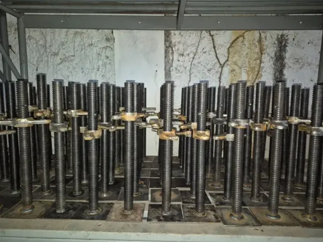 SAPATAS AJUSTÁVEIS P/ ANDAIME TUBULAR NOVAS