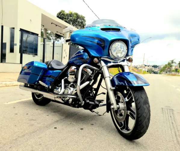 Harley Davidson Street Glide Custom Azul