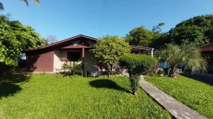 Casa com piscina Mato Alto