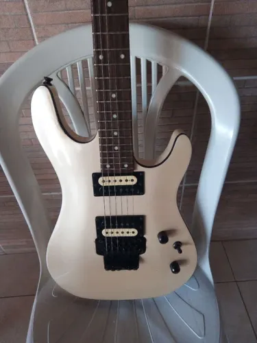 Guitarra cort