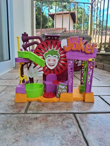 Brinquedo Fábrica de risadas do Coringa da Imaginext