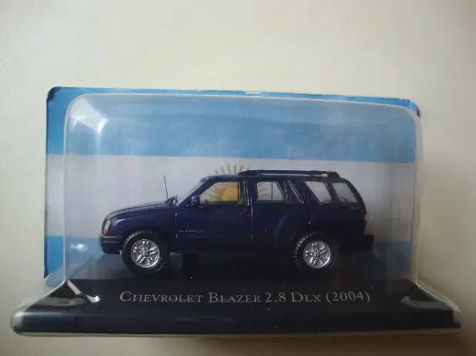 Miniatura Ixo - Salvat - Chevrolet - Blazer 2.8 DLX 2004 - 1:43 - Importada, Lacrada