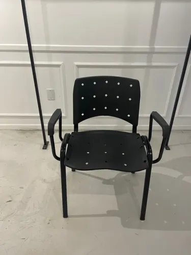 Cadeiras ergonômica Simples Preta em ótimo estado