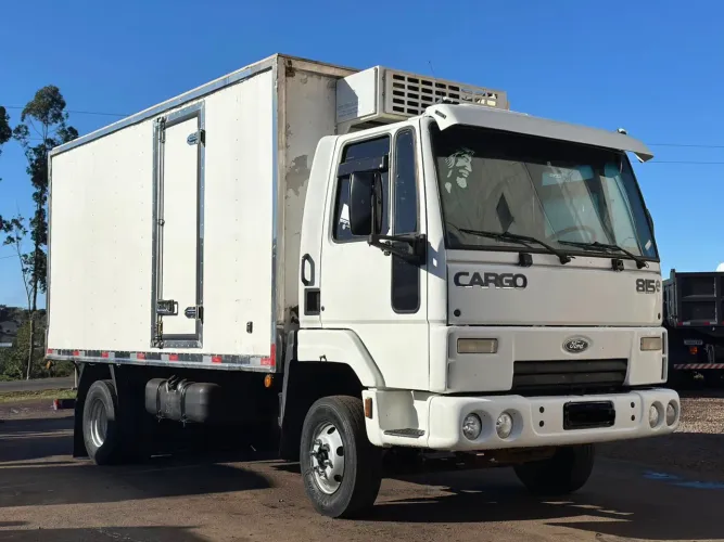Cargo 815 E câmara fria motor cummins