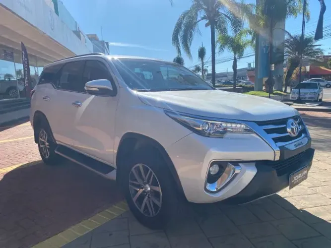 Toyota Hilux SW4 SRX 4X4 2.8 TDI 16V Dies. Aut. 2017