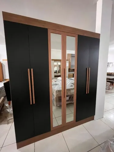 Guarda-Roupa Moderno com Espelho