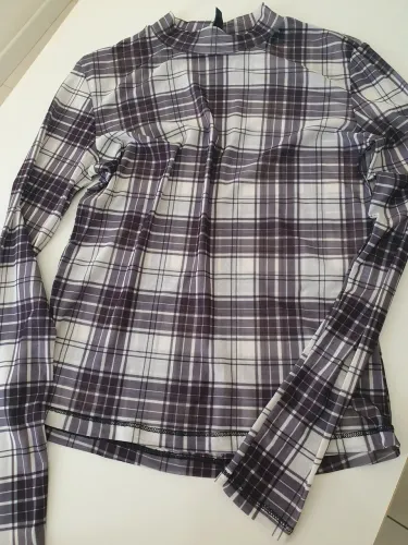 Blusa cumprida quadriculada - feminino. 