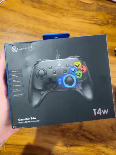 Controle GameSir T4W Com Fio | Retroiluminação | Ergonômico 